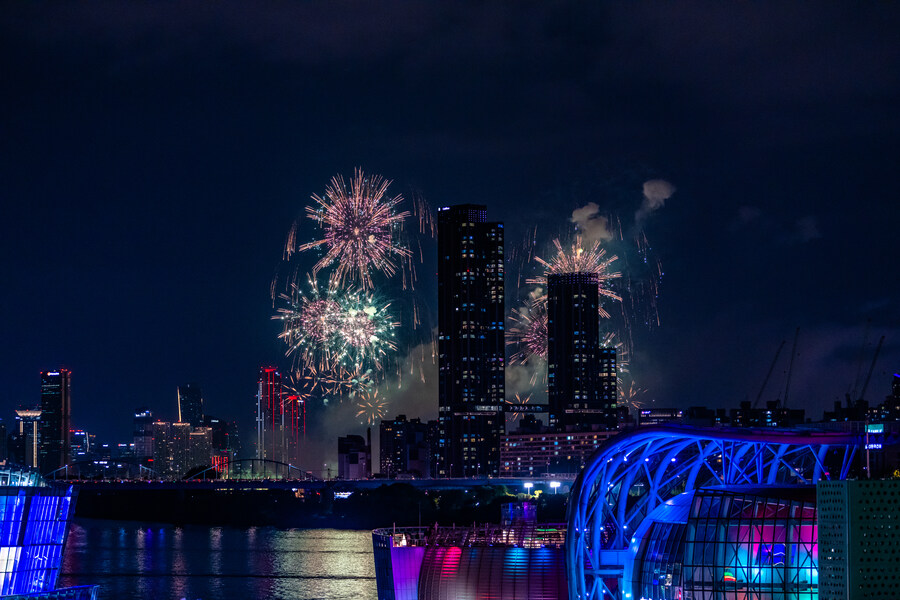 [스압] 하루 늦었지만 반포대교에서 바라본 여의도 불꽃 축제_36.jpg