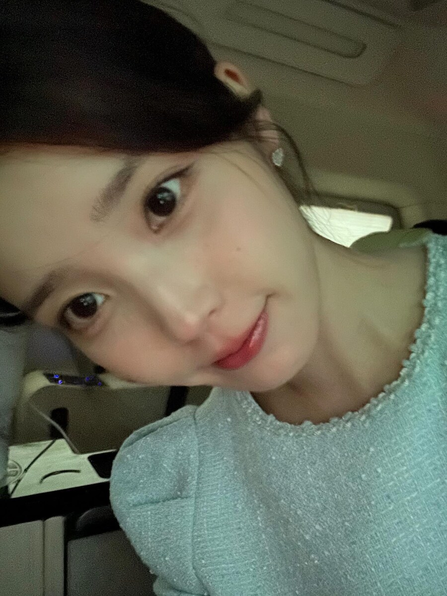 살오른 아이유, 잠옷 입은 민낯 셀카‥30대 안 믿기는 동안 종결자_6.jpg