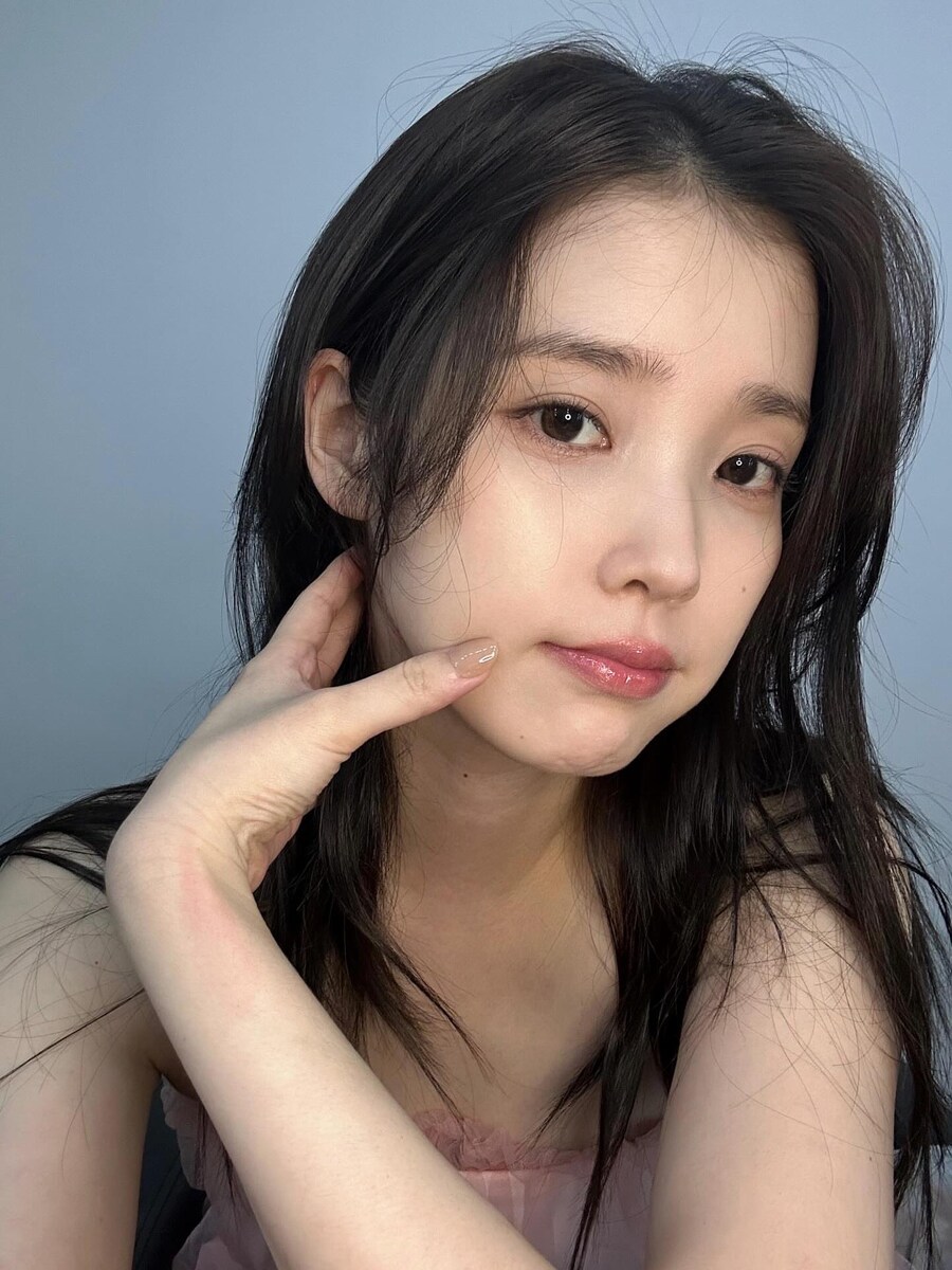 살오른 아이유, 잠옷 입은 민낯 셀카‥30대 안 믿기는 동안 종결자_7.jpg