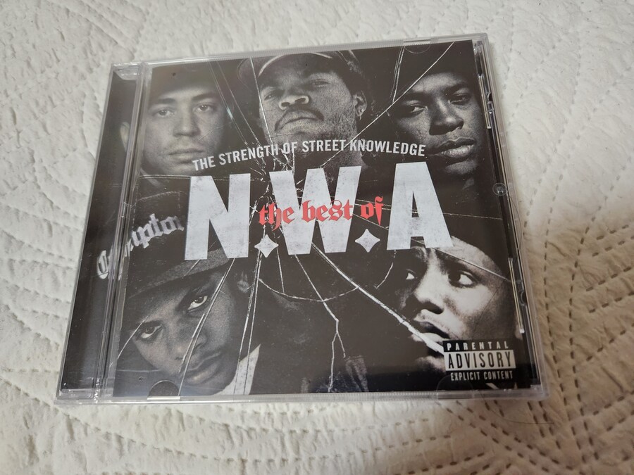 N.W.A THE STRENGTH OF STREET KNOWLEDGE_1.jpg