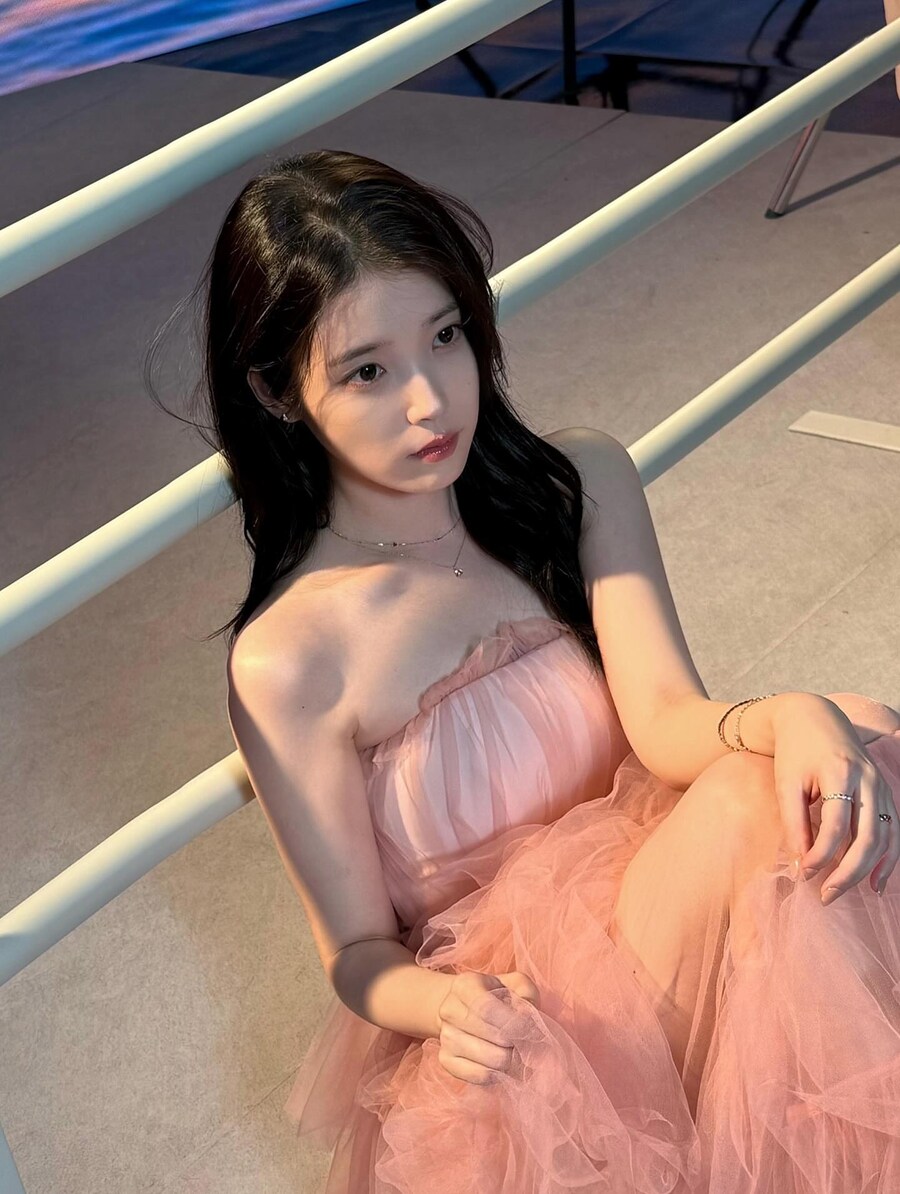 2025.10.01 아이유 인스타그램_18.jpg