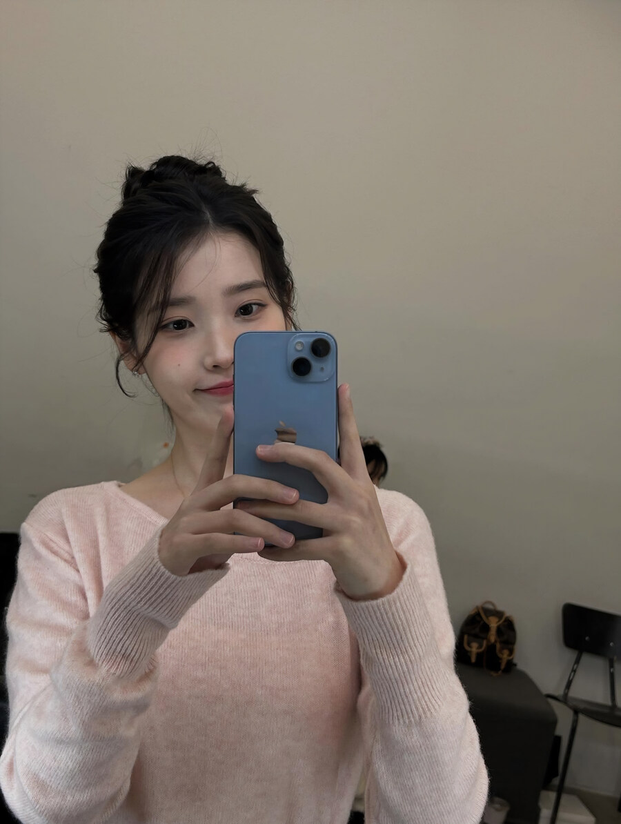 2025.10.01 아이유 인스타그램 사진 보정_7.jpg