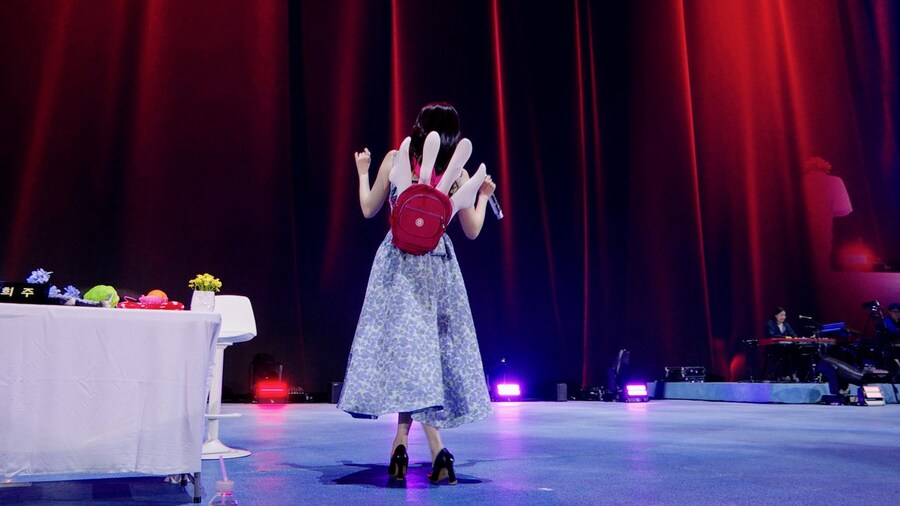 [IU] '크레파스(Crayon)' Live Clip_1.jpg