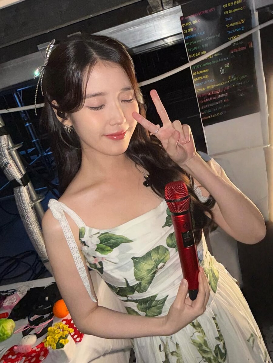 [IU] 아이유 '이름(Name)' 라이브클립 : 2025 IU 팬미팅_4.jpg