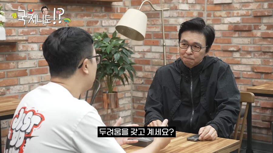???: 응? 나는 스마트폰 없어도 상관되는데? ㅋ_24.png