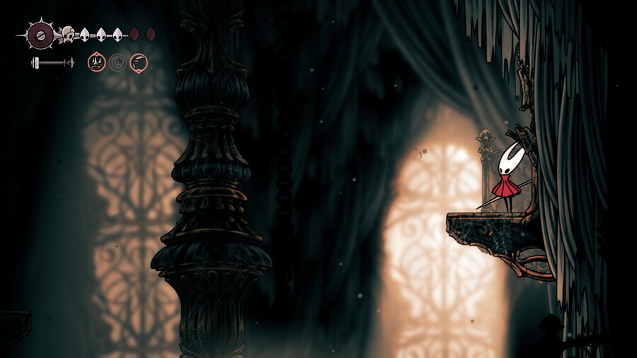 장엄한 문에 있는 실타래 조각 위치_7.png