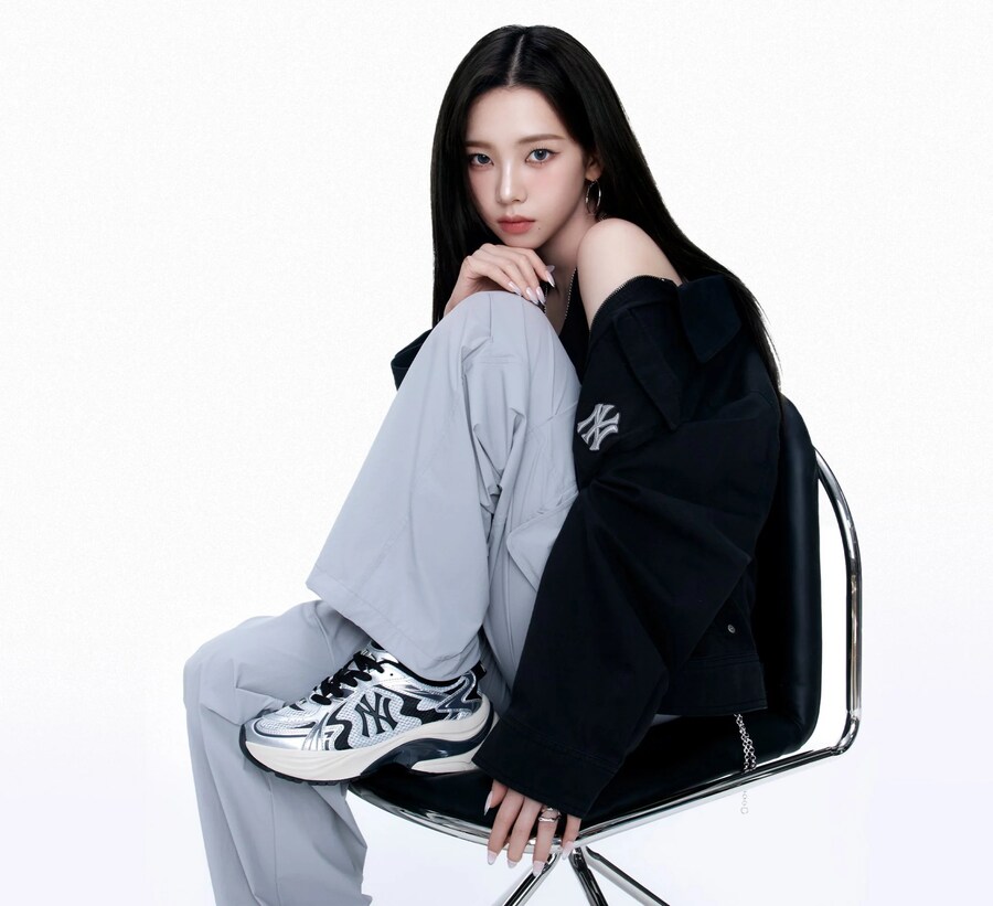 [에스파] 카리나 MLB 화보 비하인드 : 감사의 모자 돌리기 퍼포먼스🧢_11.jpg