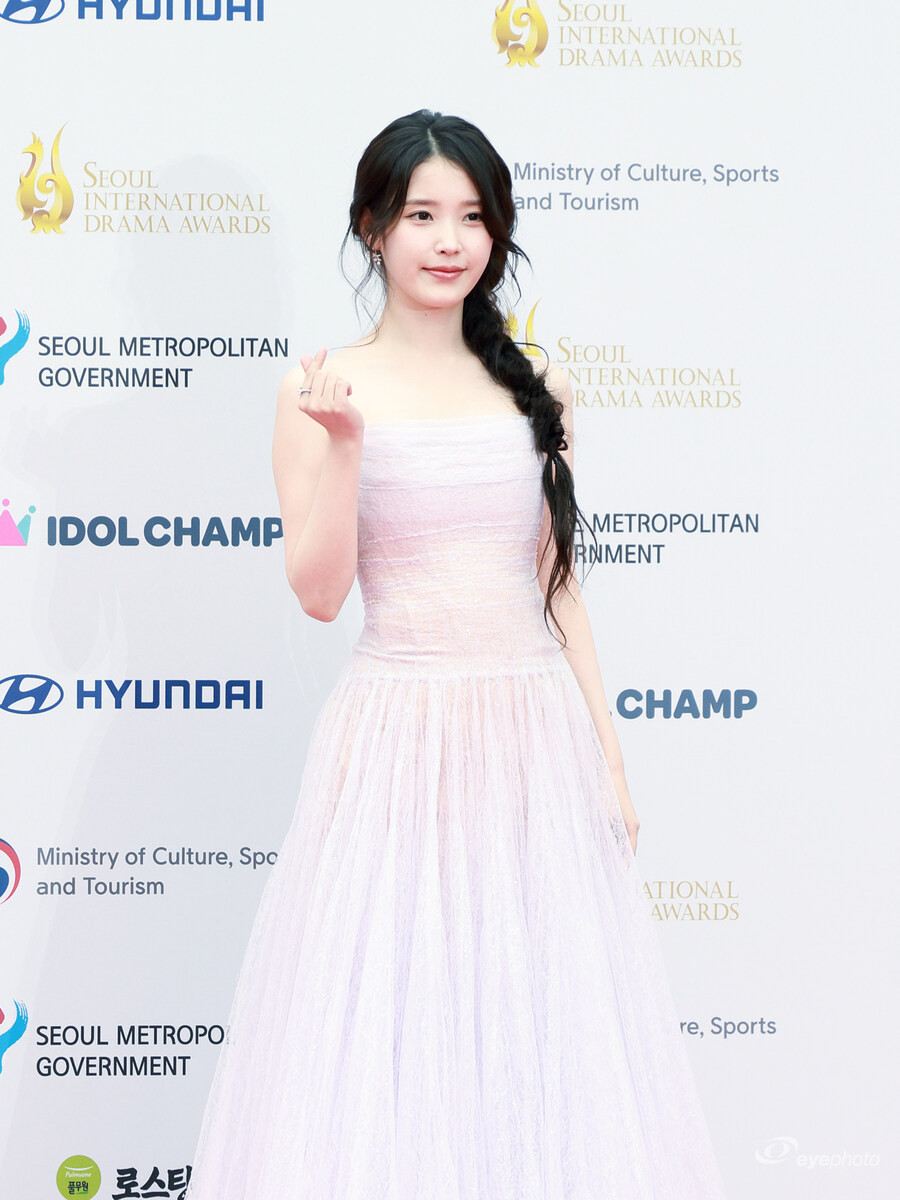 2025.10.02 서울드라마어워즈 아이유(eyephoto)_10.jpg