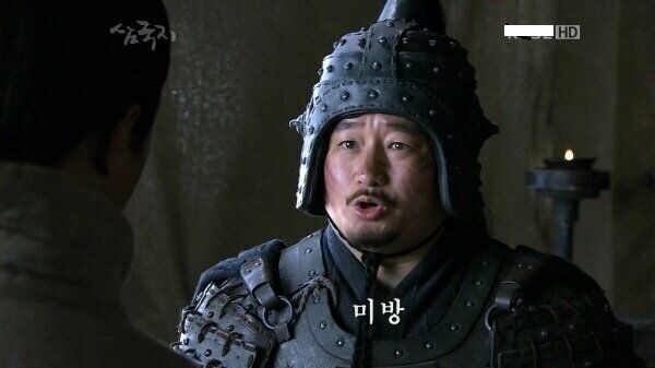 혐) 코 피지 직접 잡아뽑는 짤.gif_1.jpg