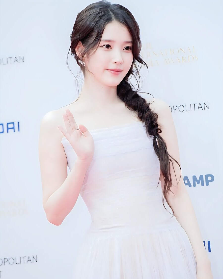 2025.10.06 아이유 인스타그램(서울드라마어워즈 비하인드)_16.jpg