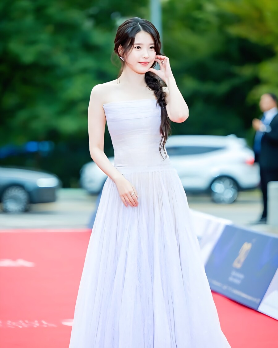 2025.10.06 아이유 인스타그램(서울드라마어워즈 비하인드)_17.jpg