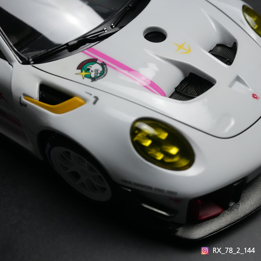 1:18 Porsche 911 GT2 RS Clubsport 25 연방군 커스텀_9.jpg