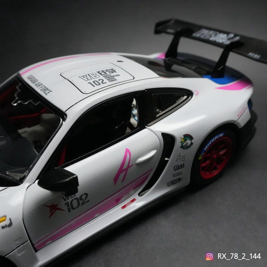 1:18 Porsche 911 GT2 RS Clubsport 25 연방군 커스텀_11.jpg