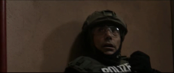 [MCU]무전기를 박살내는 캡틴 아메리카_4.jpg