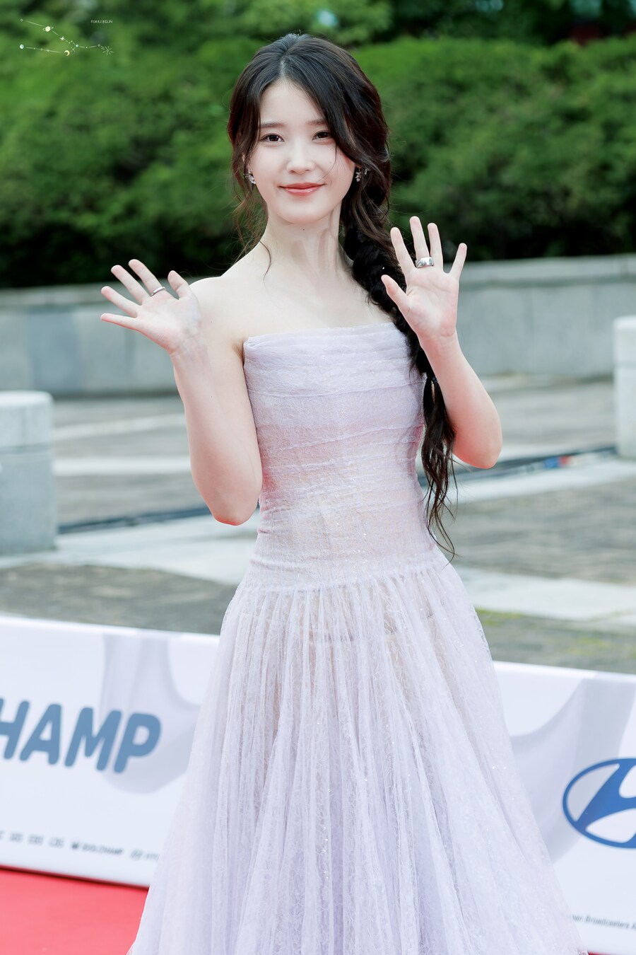 2025.10.02 서울드라마어워즈 아이유 레드카펫(땡촐이)_3.jpg