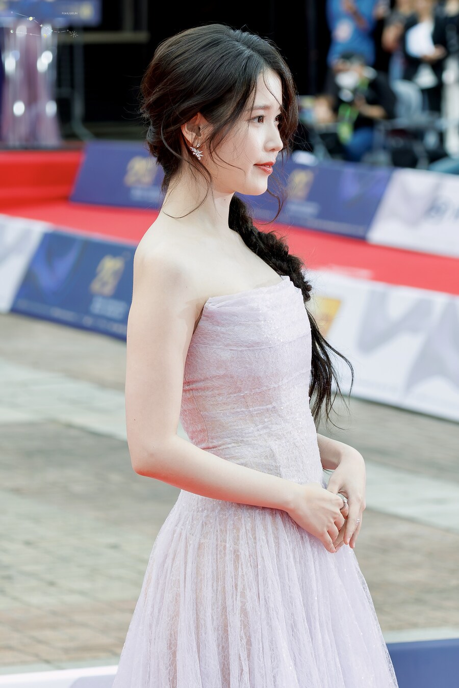 2025.10.02 서울드라마어워즈 아이유 레드카펫(땡촐이)_11.jpg