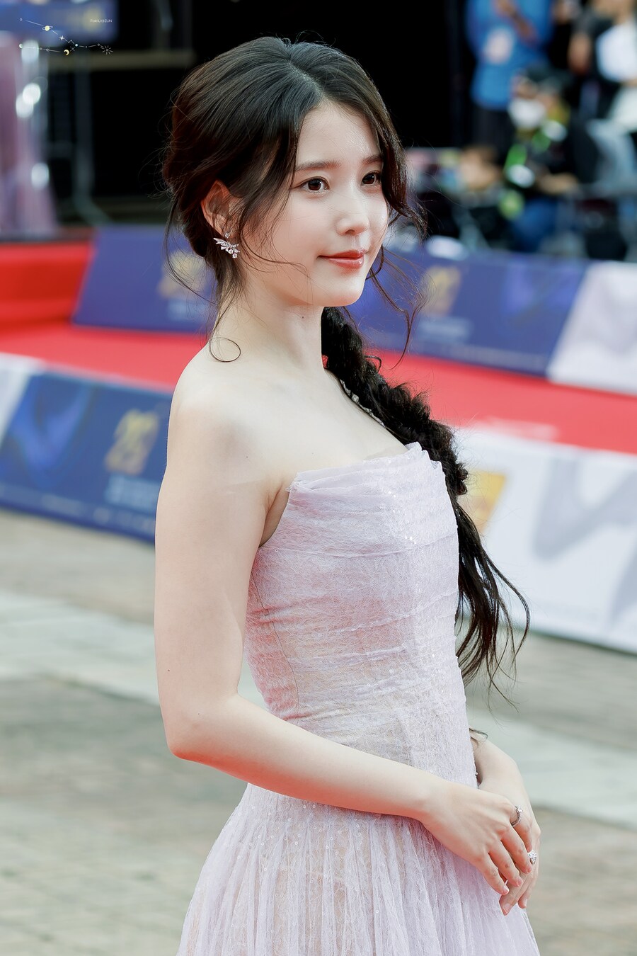 2025.10.02 서울드라마어워즈 아이유 레드카펫(땡촐이)_14.jpg