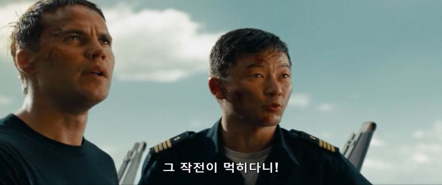 영화속 퇴역 군함선으로 외계인 함대를 박살내다_38.jpg