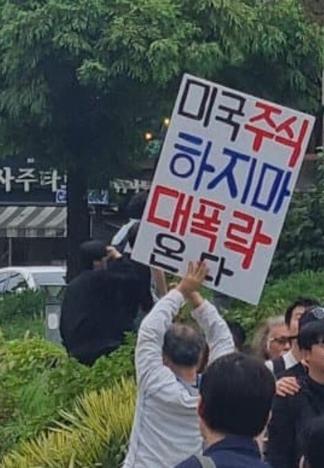서울에 나타난 시간여행자_2.jpg