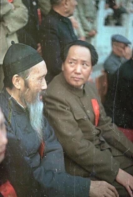 숙청대상 쳐다보는 모택동_1.jpg