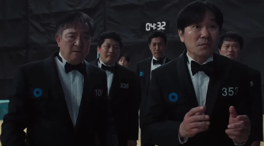 오징어 게잉) 성기훈 실책은 100억남 패거리를 계속 살려놨던게 젤 큼_1.webp
