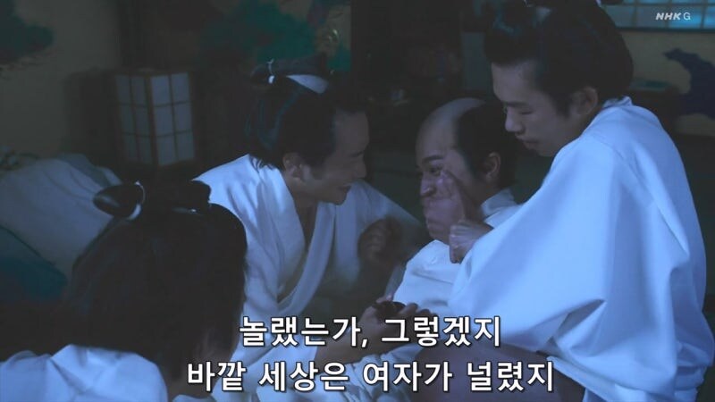"여기에는 여자가 없으니까, 남자를 범하는거라고"_11.jpg