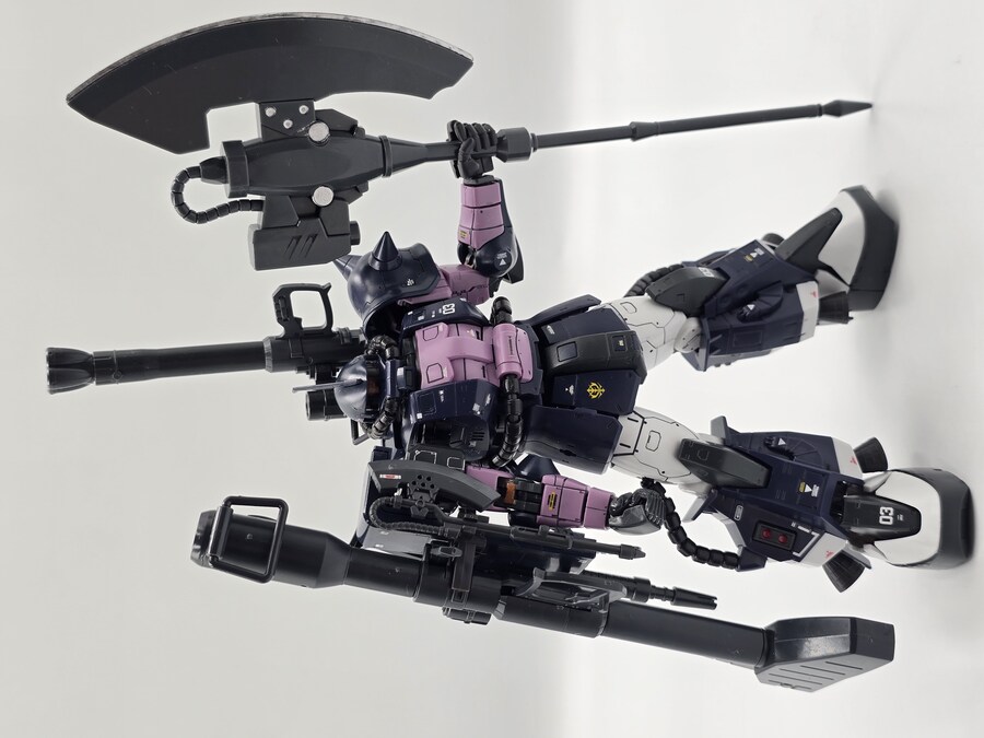 [RG] 고기동형 자쿠 검은삼연성_1.jpg