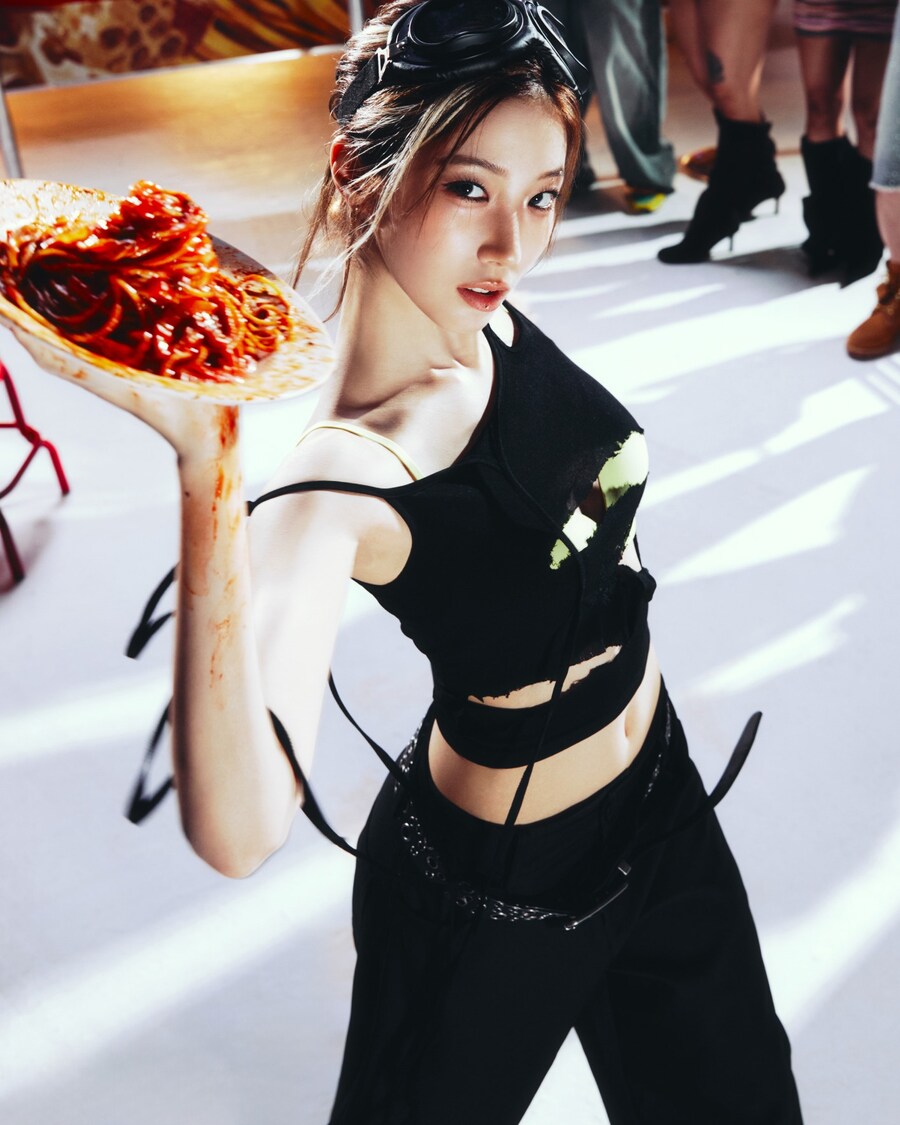 [르세라핌] CHEEKY NEON PEPPER🌶️🧑‍🍳_15.jpg