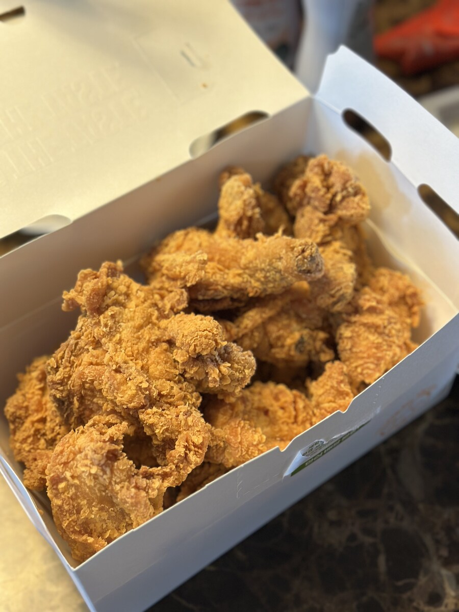 피똥 싸는 BHC 핫후라이드 등_1.jpg