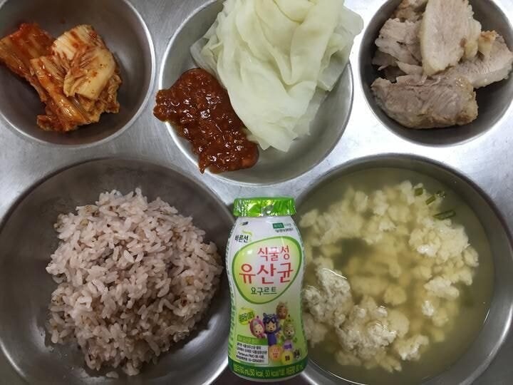 급식에 보쌈 나오면 같이 나오는 것.jpg_2.jpg