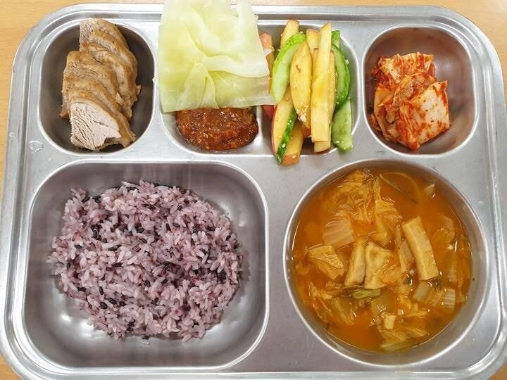 급식에 보쌈 나오면 같이 나오는 것.jpg_3.jpg