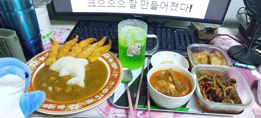 세상 행복한 내 돌고래 카레를 봐줘_6.jpg