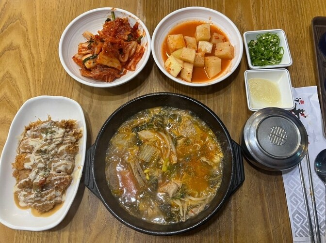 밖에 나오니까 돈까스 소스냄새 너무 좋군_2.jpg