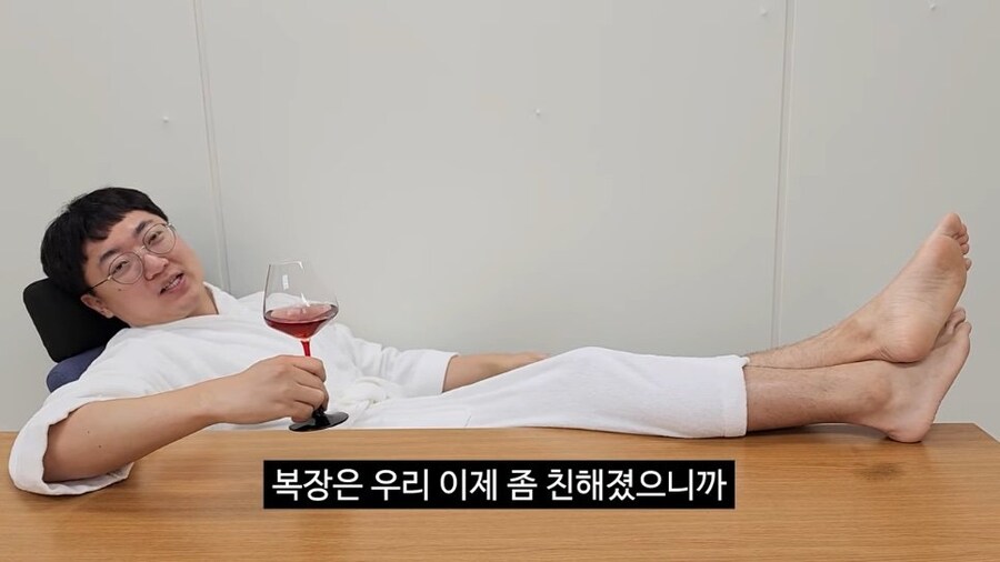 90만 구독자 기념 겸손인터뷰 진행한 충주맨_9.jpg