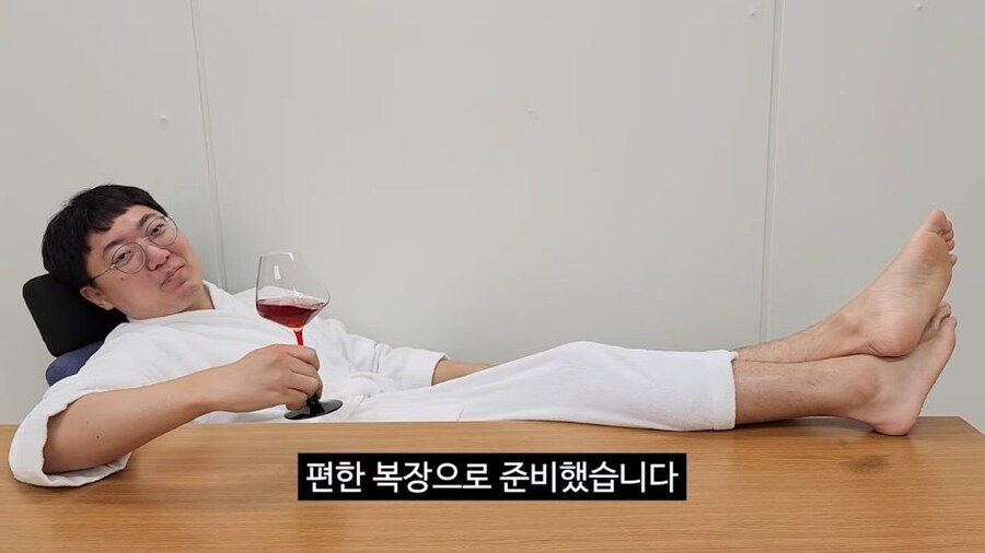 90만 구독자 기념 겸손인터뷰 진행한 충주맨_10.jpg