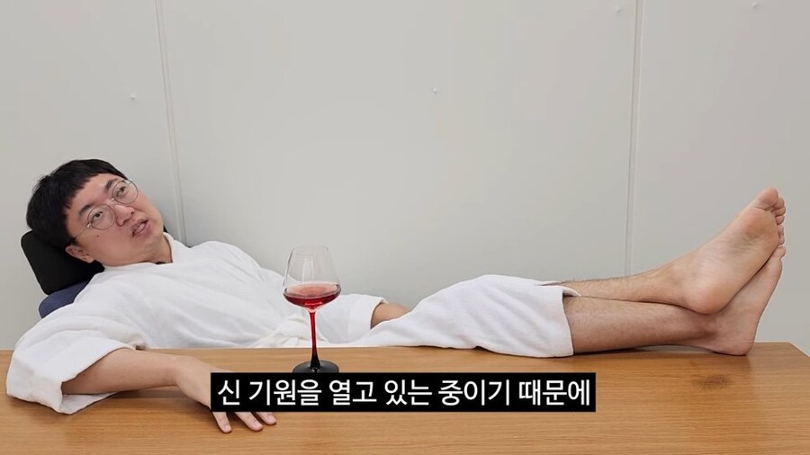90만 구독자 기념 겸손인터뷰 진행한 충주맨_28.jpg