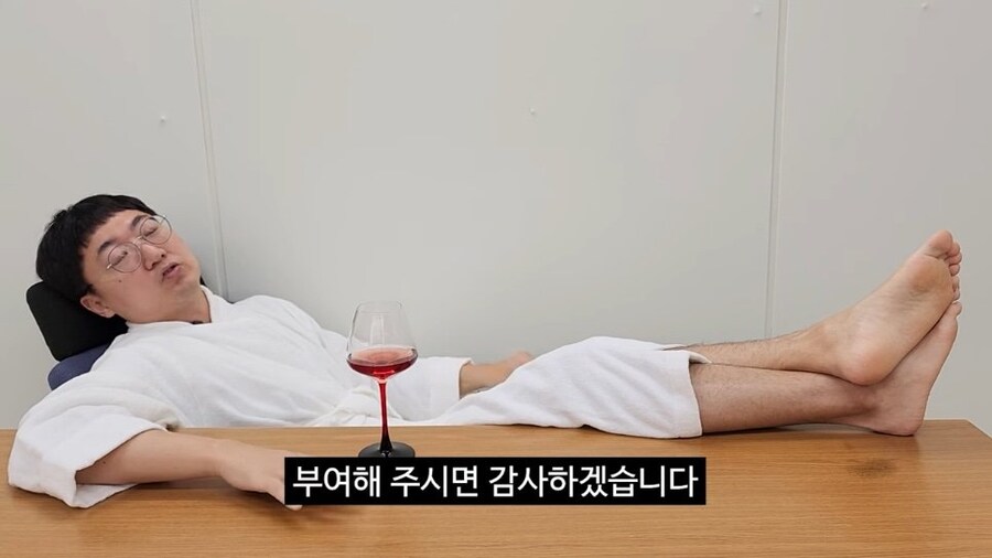 90만 구독자 기념 겸손인터뷰 진행한 충주맨_30.jpg