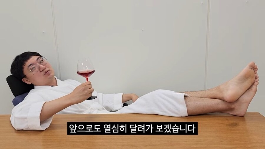 90만 구독자 기념 겸손인터뷰 진행한 충주맨_44.jpg
