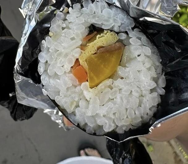 또 폭싹 당했수다?… 지역 축제 '4000원짜리 단무지 김밥' 논란_1.jpg