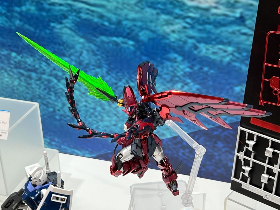 RG 건담 에피온 스페셜 코팅 외 건담 베이스 한정 전시 사진_4.jpg