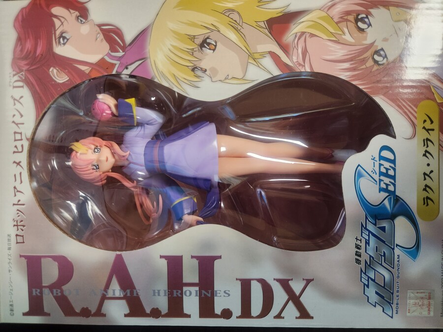 갑자기 엄청난 양의 피규어들을 떠맡게 됐는데.._3.jpg