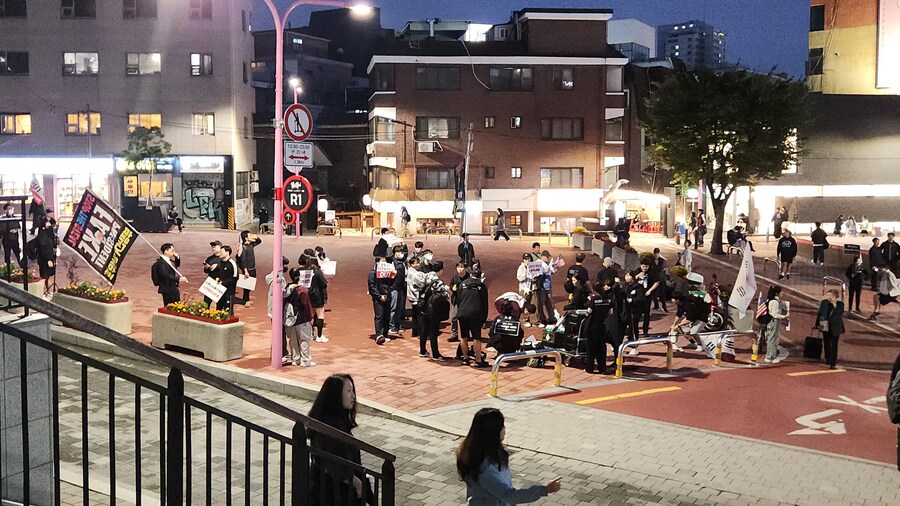 이 놈들은 또 어디서 굴러들어온 개뼉다구냐?_1.jpg