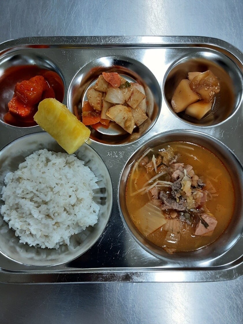 공립학교 급식이 맘에 안든다는 어머님_3.jpg