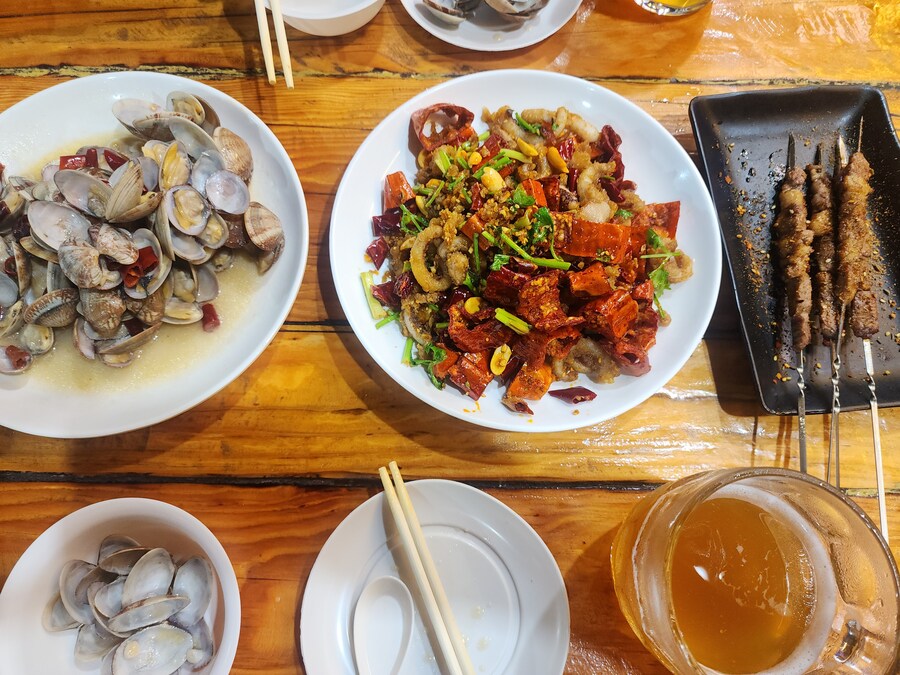 칭다오에서 먹은 바지락볶음, 오징어볶음, 양꼬치_1.jpg