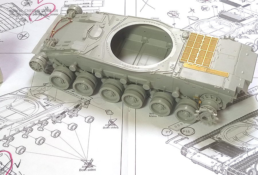 T-84BM Oplot MBT 프라모델 조립중_3.jpg
