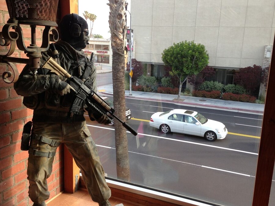 2013년에 미국 경찰이 피규어와 대치한 사유.jpg_2.jpg