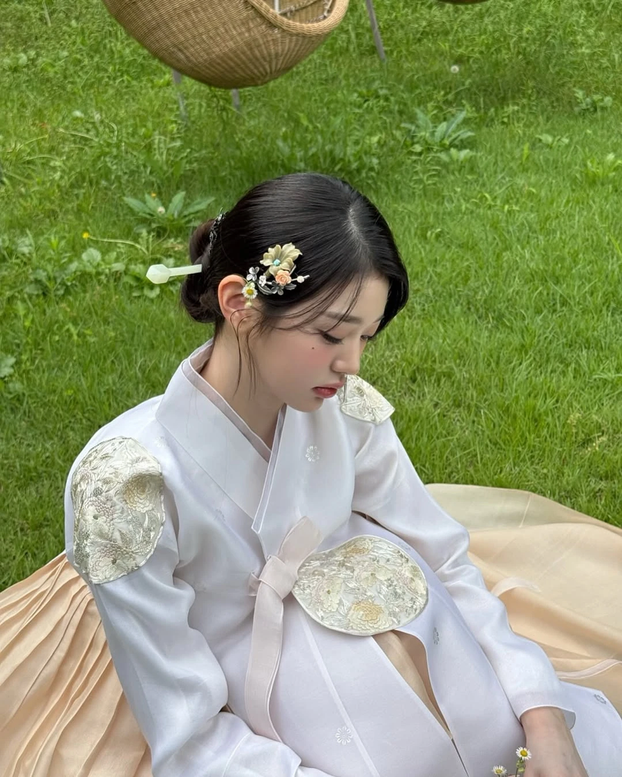 장원영이 옛날 사람이었으면 경국지색으로 불렸을까?_9.webp