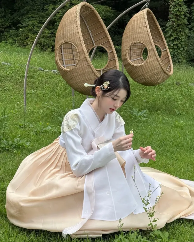 장원영이 옛날 사람이었으면 경국지색으로 불렸을까?_11.webp