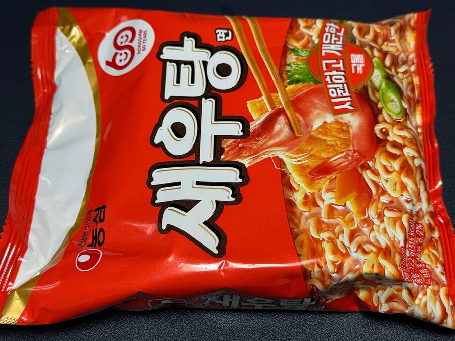 생생납작떡볶이면과 리뉴얼된 새우탕면_5.jpg