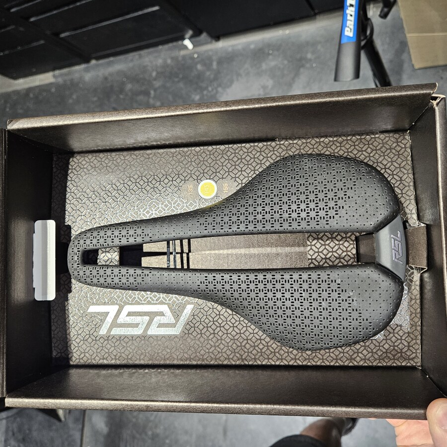 트렉 3D RSL안장_2.jpg